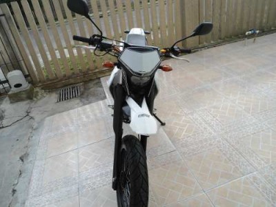 xt225-motard_MLB-O-2983827263_082012.jpg