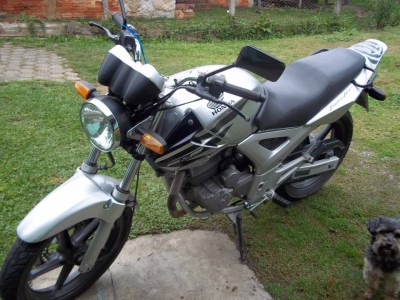 Moto muito cuidada.