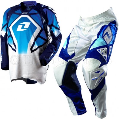 one azul 1.jpg (242.38 KiB) Viewed 2305 times USADO 3 VEZES MAS EM ESTADO DE NOVO <br />CAMISA L CALCA 44/46