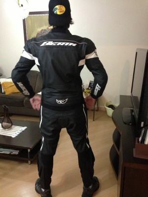 macaco-berik-4284-preto-branco-2-pecas-alpinestars-dainese_MLB-F-4628128950_072013.jpg