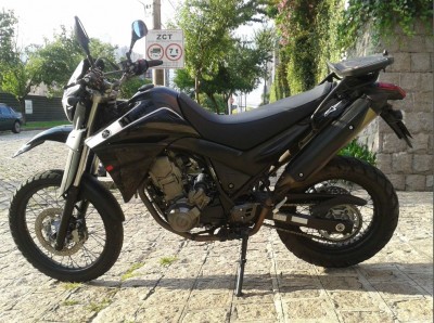 XT660 Preta 2 pequena.JPG