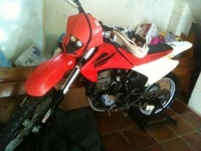Segue foto da minha crf -230 ano 2007 que foi roubada dia 25/04/14 na região próximo do Pilarzinho/ Bom retiro ... Por favor galera divulguem... Ofereço Recompensa !!!<br />Obrigado novamente