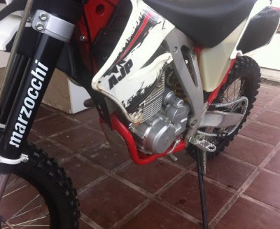 MOTO 5.jpg