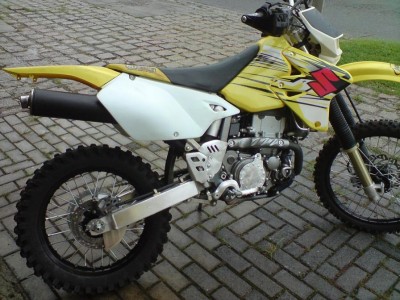 DRz 400 - lateral dir peq.JPG