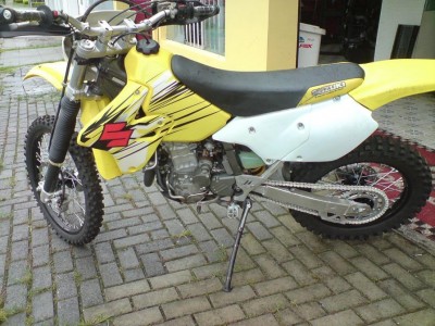 DRz 400 - lateral esq peq.JPG