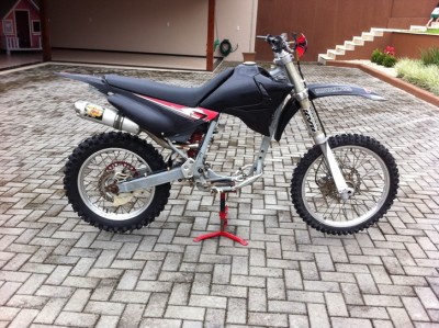 XR400 sem motor 020 internet.jpg